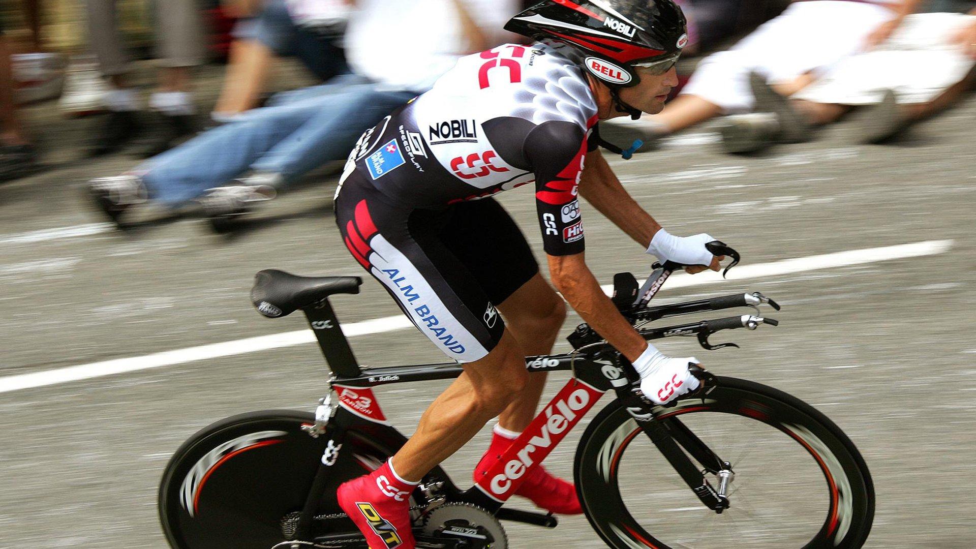 欧冠决赛巅峰对决，皇家马德里3-1击败利物浦，第15次捧起大耳朵杯