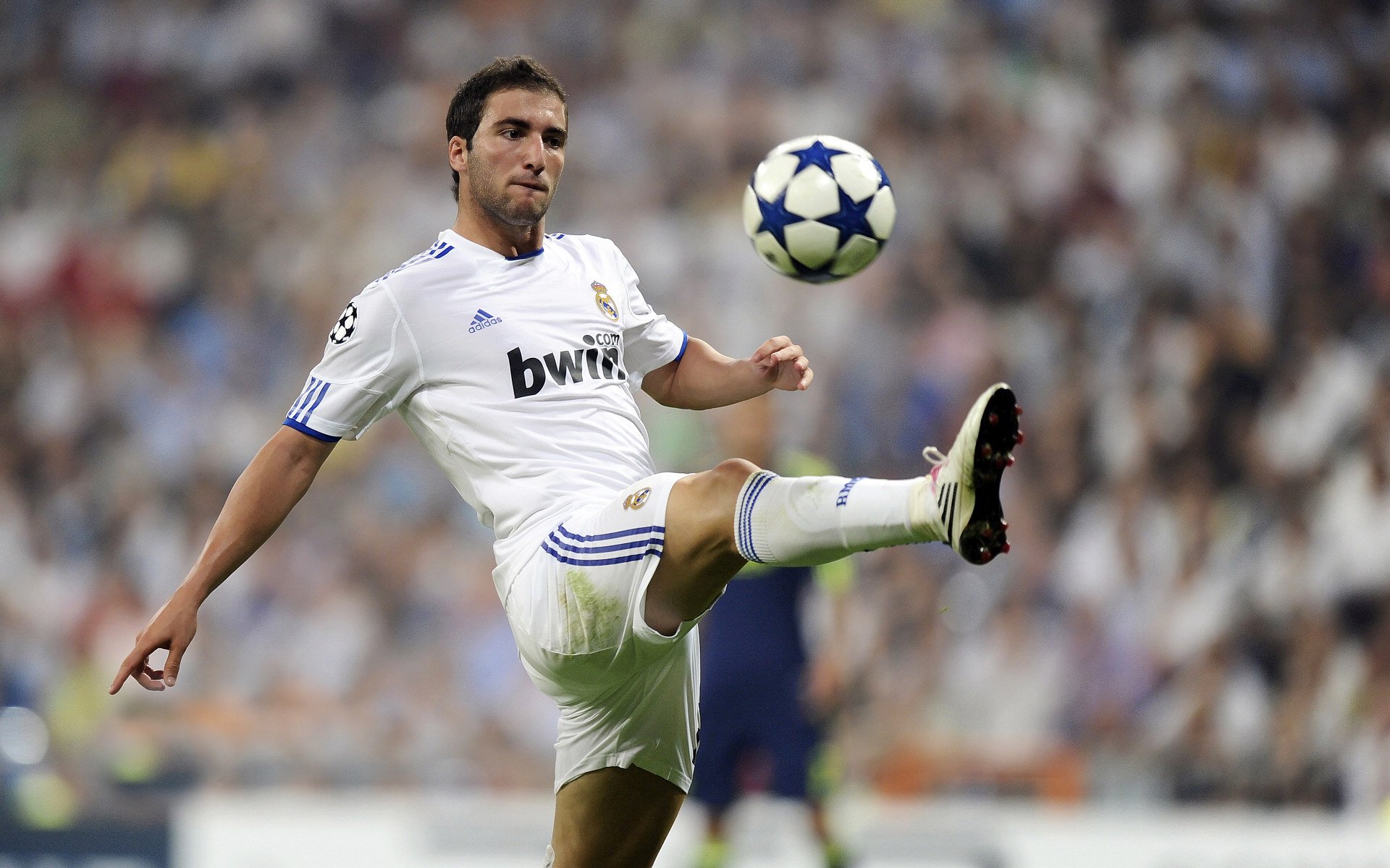 体育明星携手慈善机构 为贫困地区儿童点燃运动梦想